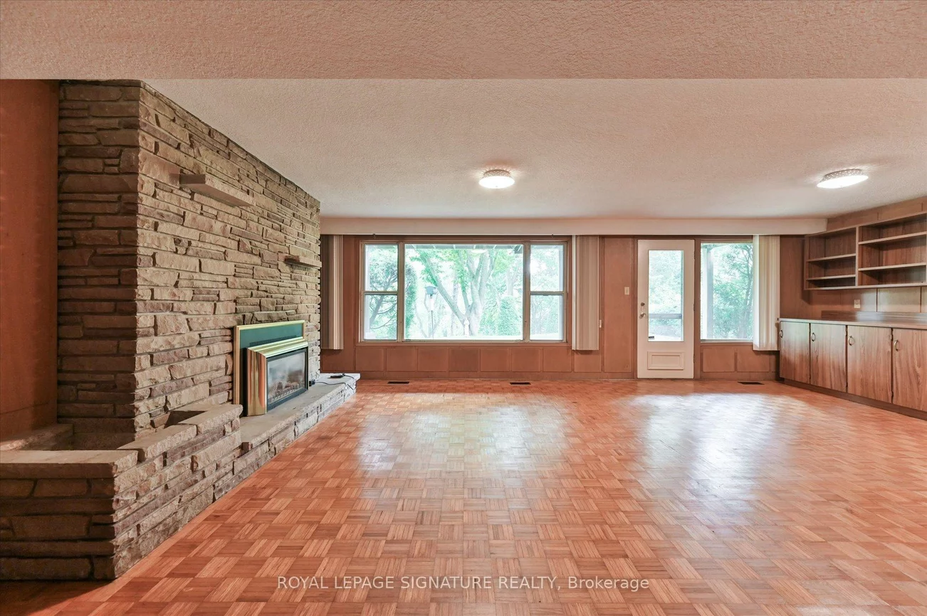 143, Sweeney, Victoria Village, Toronto