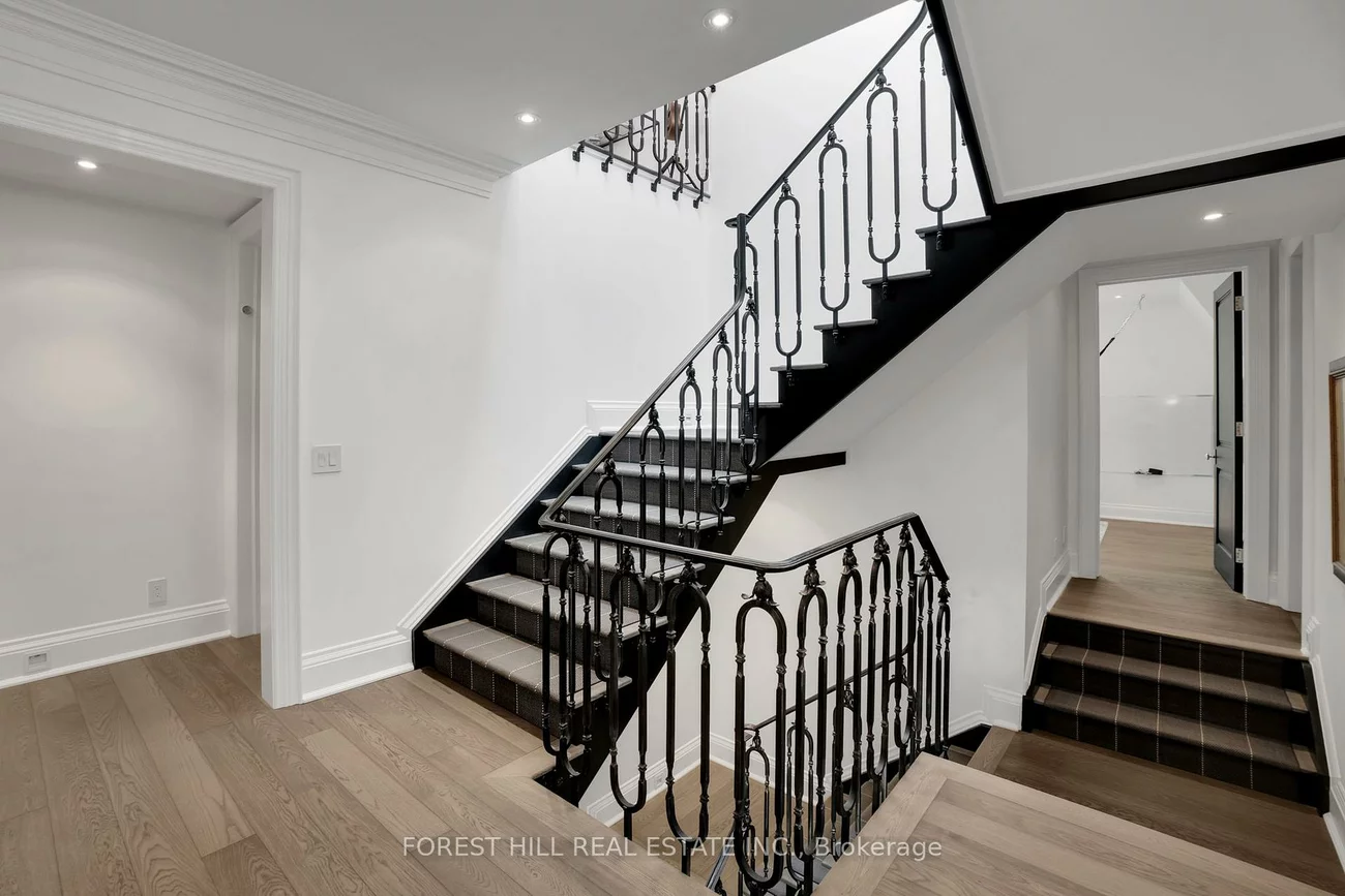 12, Burmont, Forest Hill North, Toronto