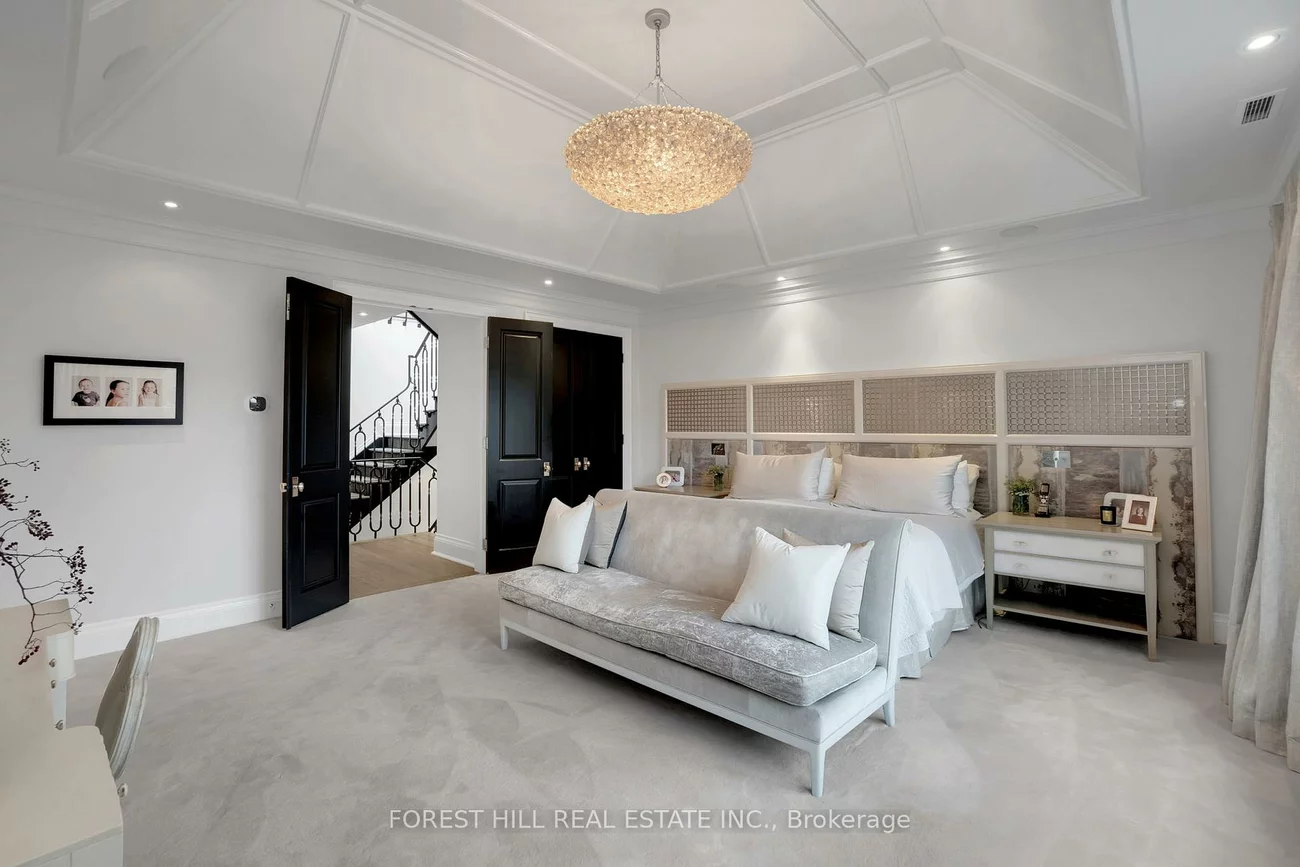 12, Burmont, Forest Hill North, Toronto