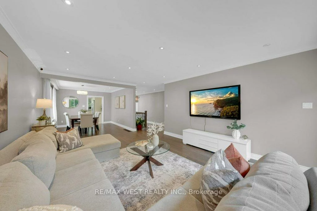 151, Brahms, Hillcrest Village, Toronto