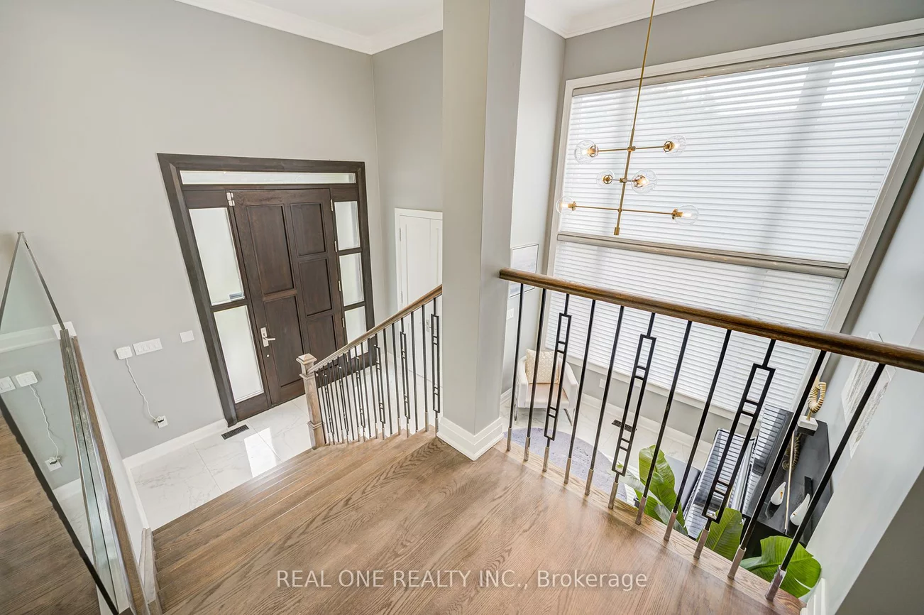 158, Waterloo, Bathurst Manor, Toronto
