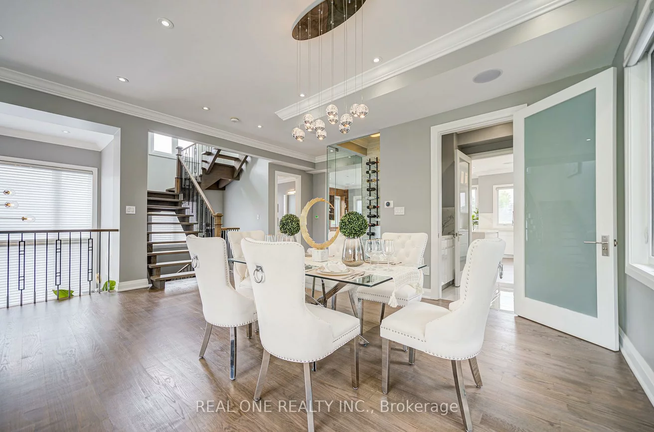 158, Waterloo, Bathurst Manor, Toronto