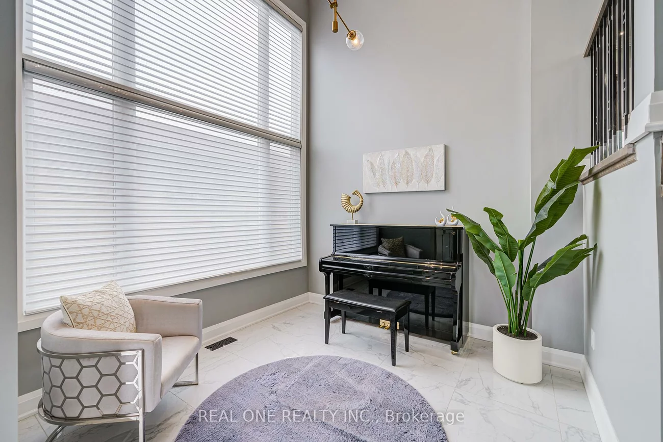 158, Waterloo, Bathurst Manor, Toronto
