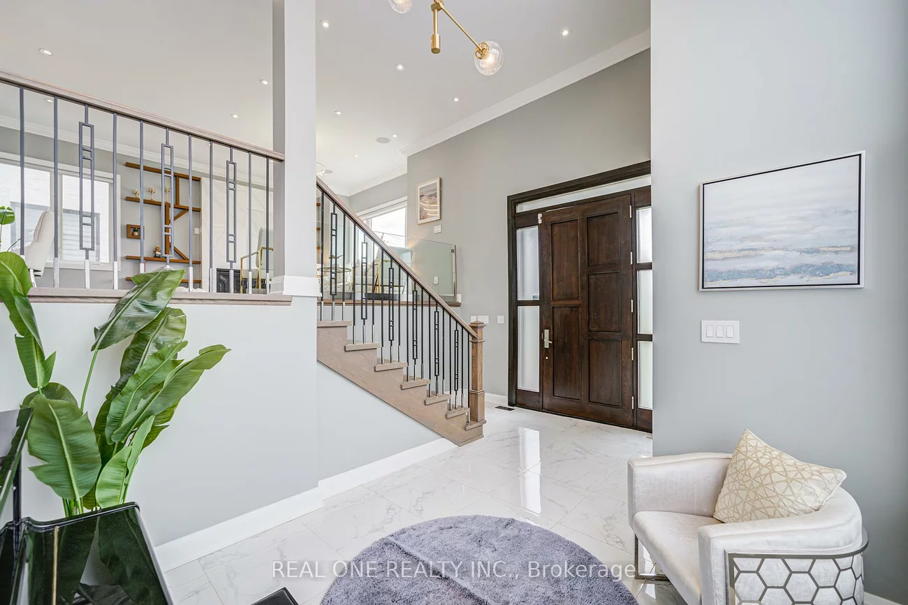 158, Waterloo, Bathurst Manor, Toronto
