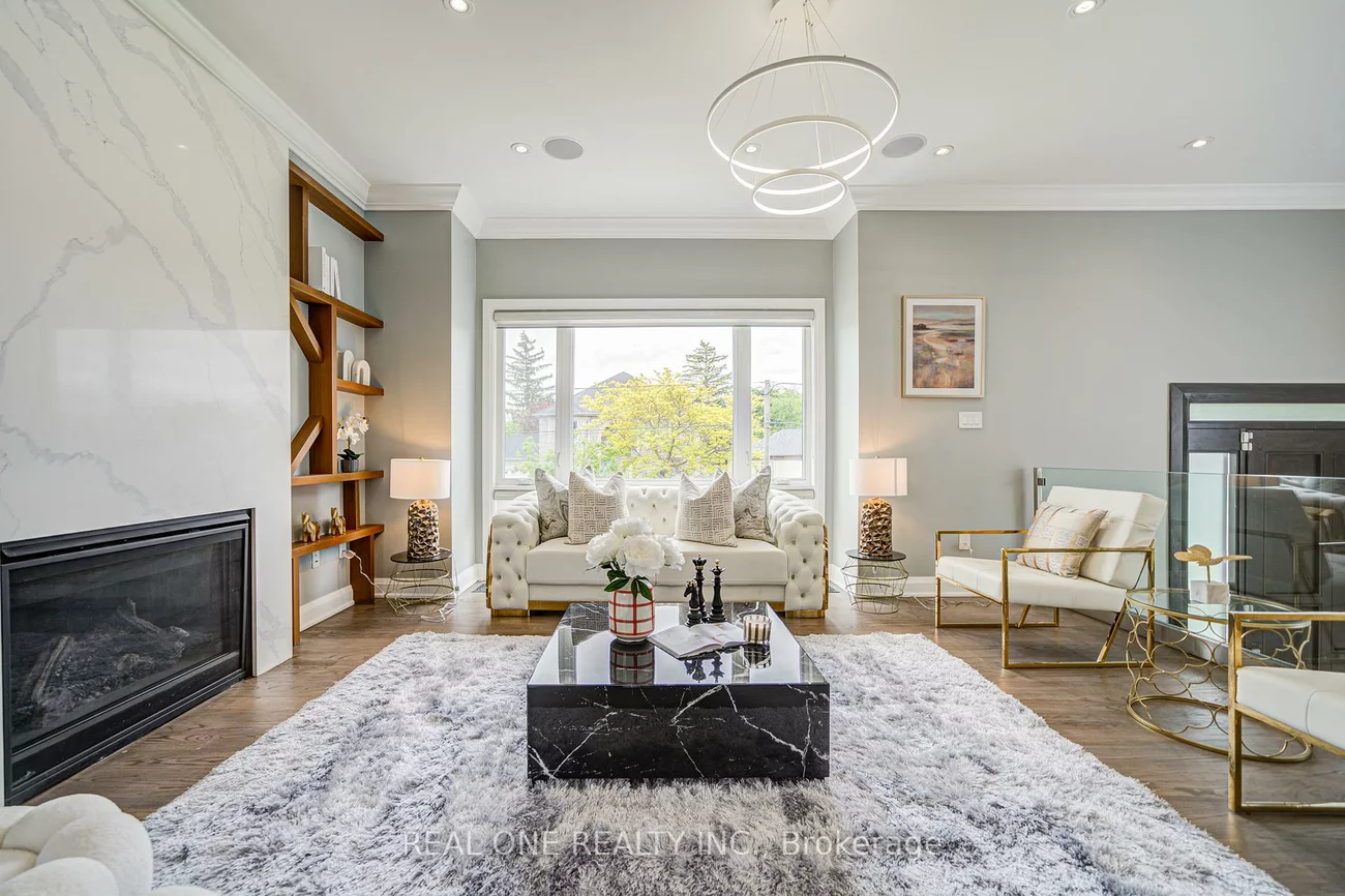 158, Waterloo, Bathurst Manor, Toronto