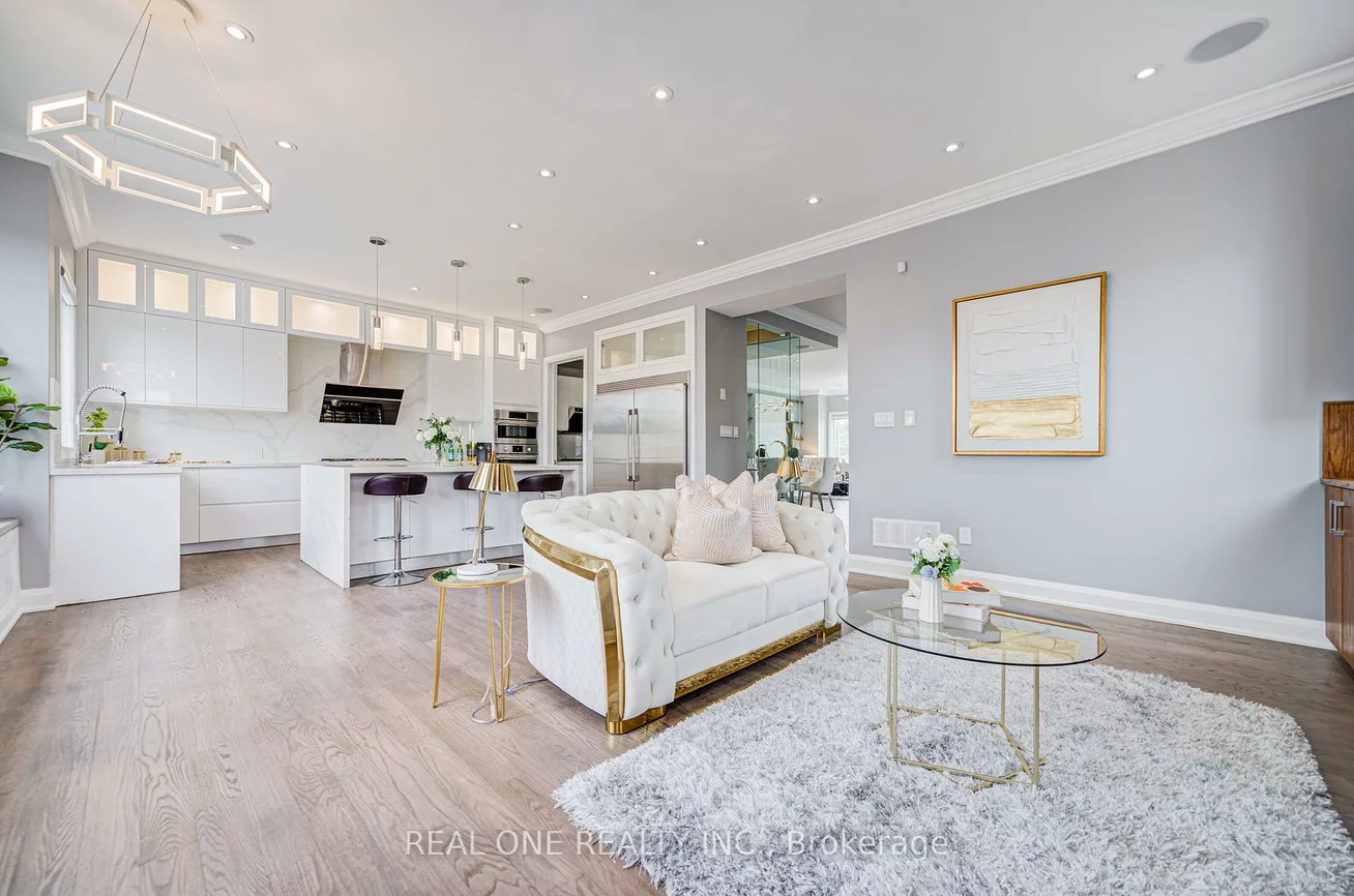 158, Waterloo, Bathurst Manor, Toronto