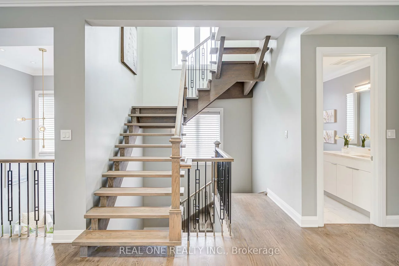 158, Waterloo, Bathurst Manor, Toronto