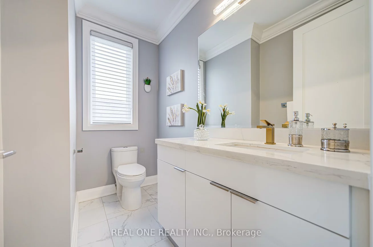158, Waterloo, Bathurst Manor, Toronto