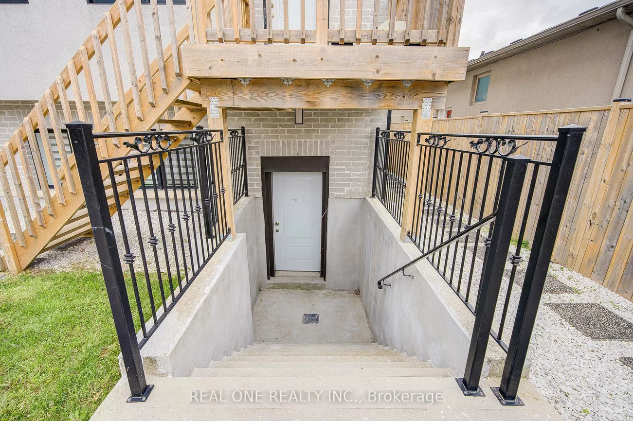 158, Waterloo, Bathurst Manor, Toronto