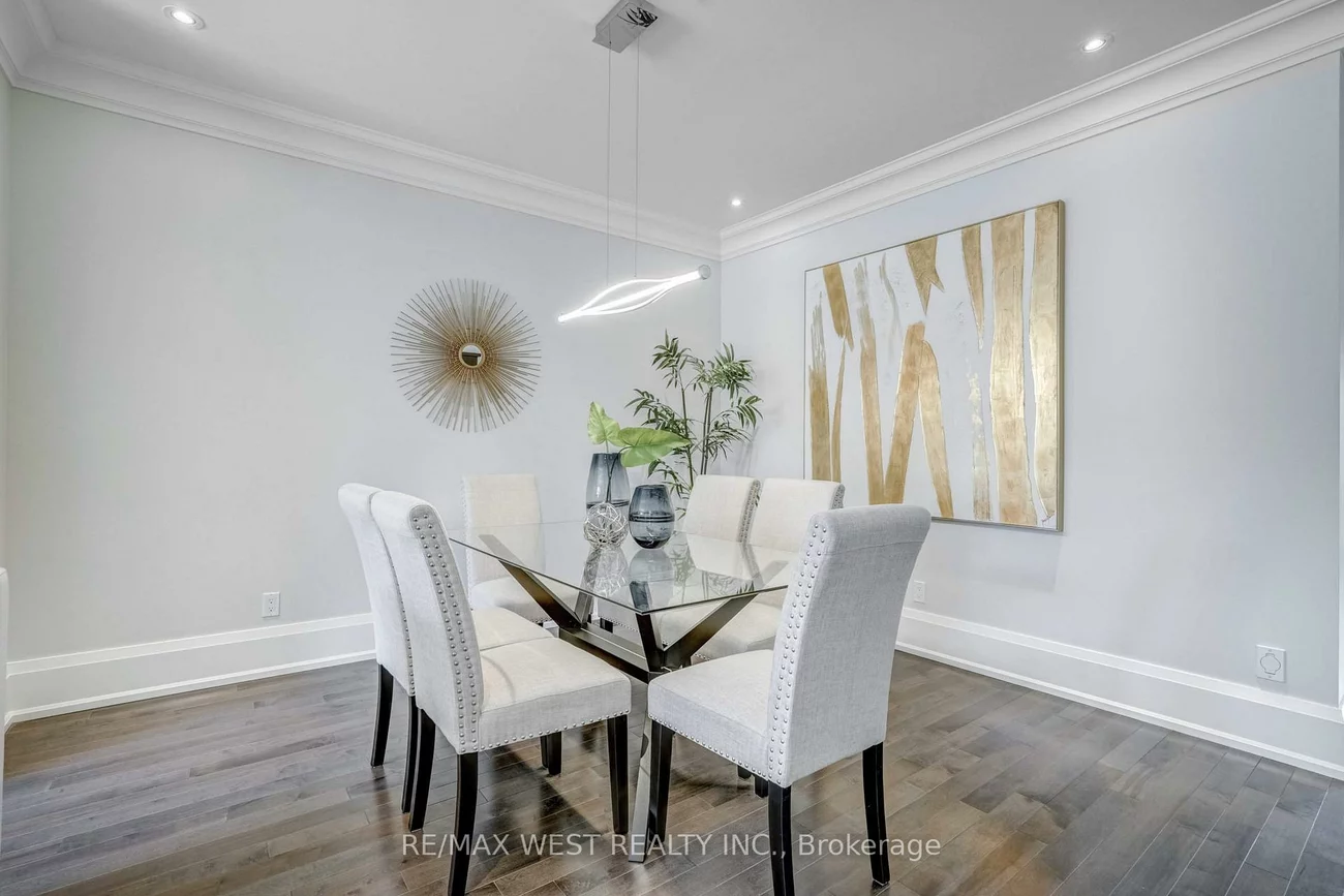 352B, Lawrence, Bedford Park-Nortown, Toronto