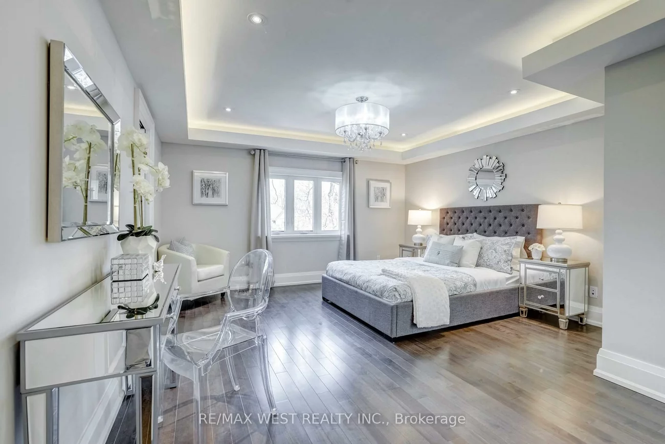 352B, Lawrence, Bedford Park-Nortown, Toronto