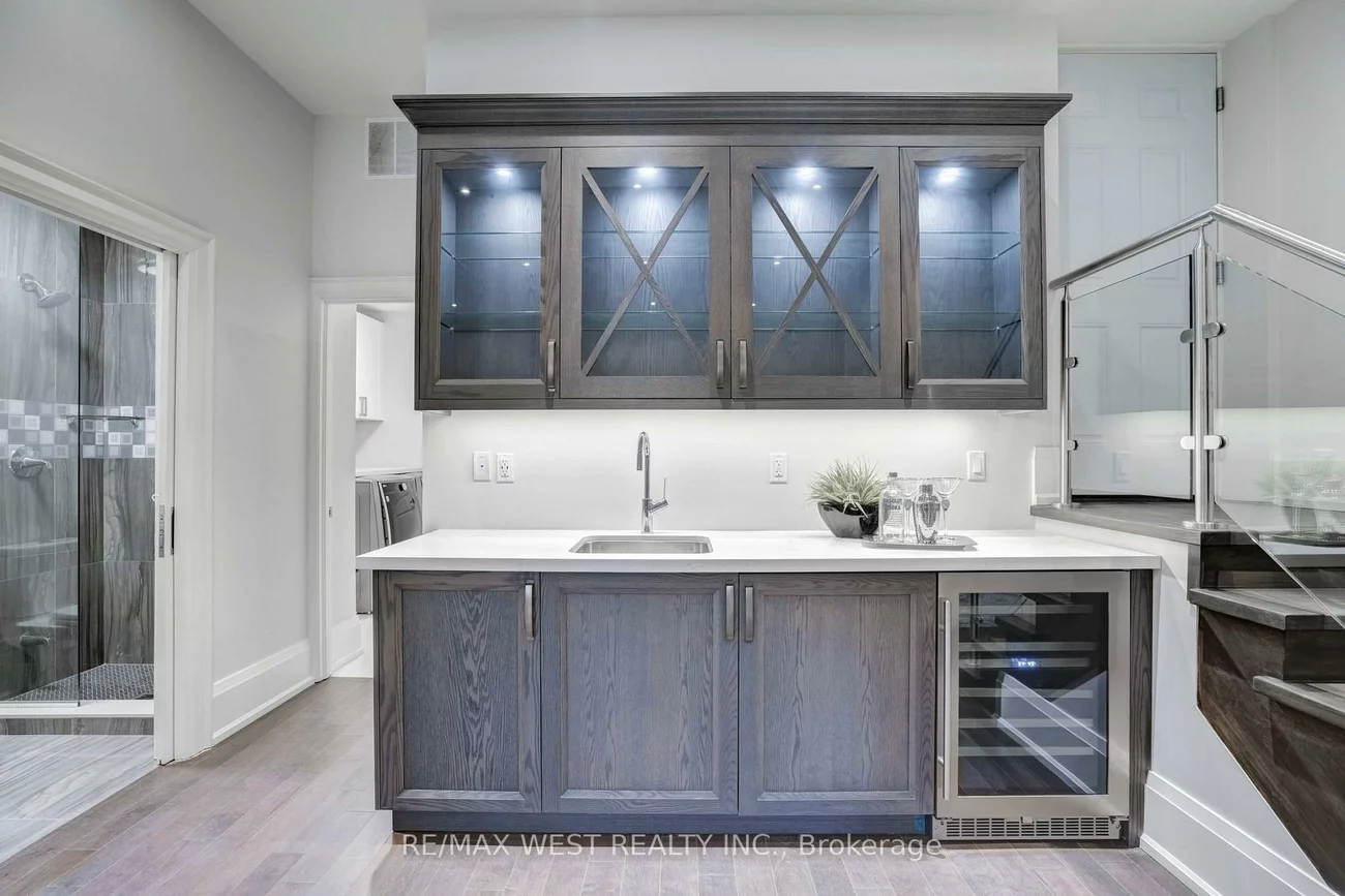 352B, Lawrence, Bedford Park-Nortown, Toronto