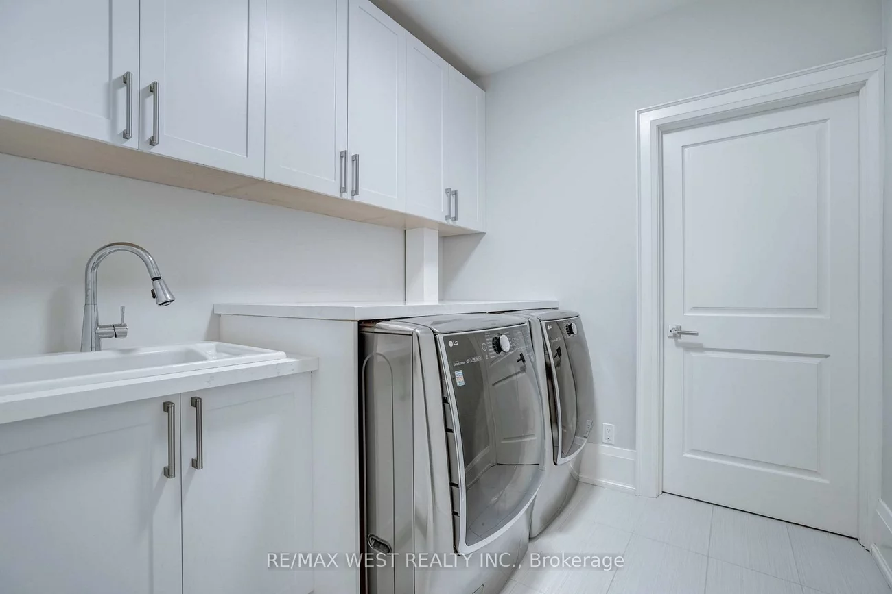 352B, Lawrence, Bedford Park-Nortown, Toronto