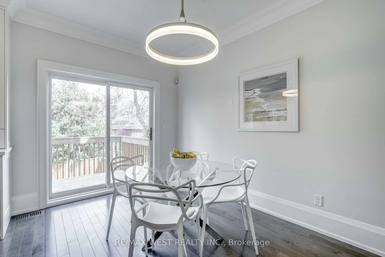 352B, Lawrence, Bedford Park-Nortown, Toronto