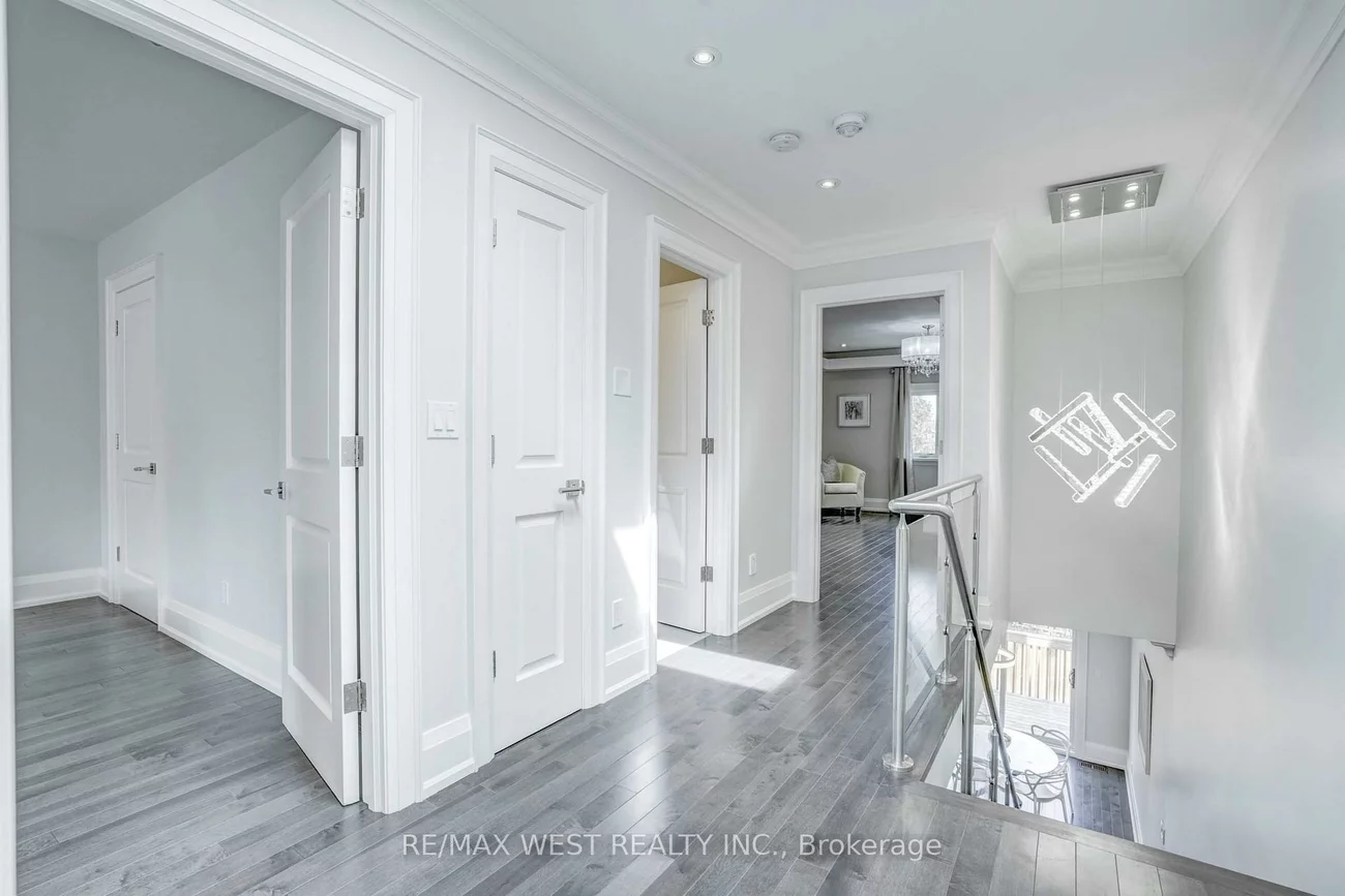 352B, Lawrence, Bedford Park-Nortown, Toronto
