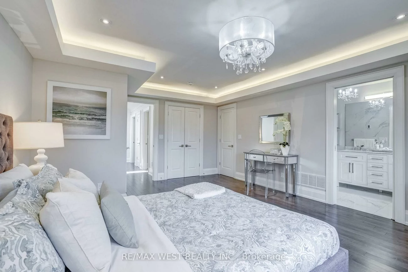 352B, Lawrence, Bedford Park-Nortown, Toronto