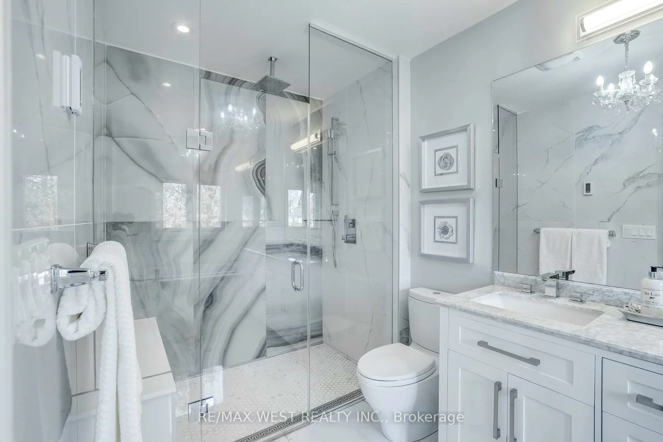 352B, Lawrence, Bedford Park-Nortown, Toronto