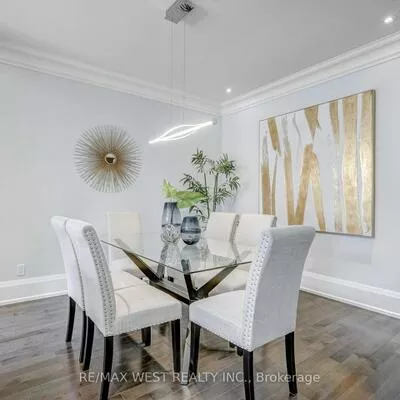 352B, Lawrence, Bedford Park-Nortown, Toronto