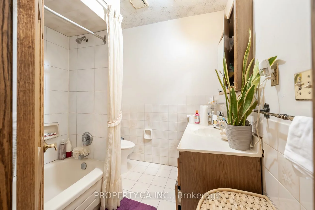 35, Pinewood, Humewood-Cedarvale, Toronto