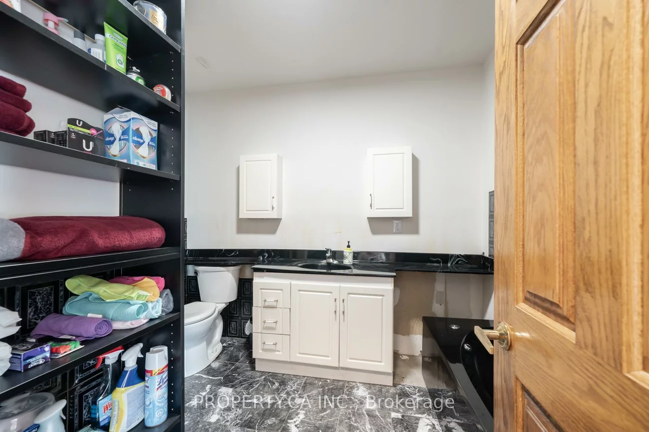 35, Pinewood, Humewood-Cedarvale, Toronto