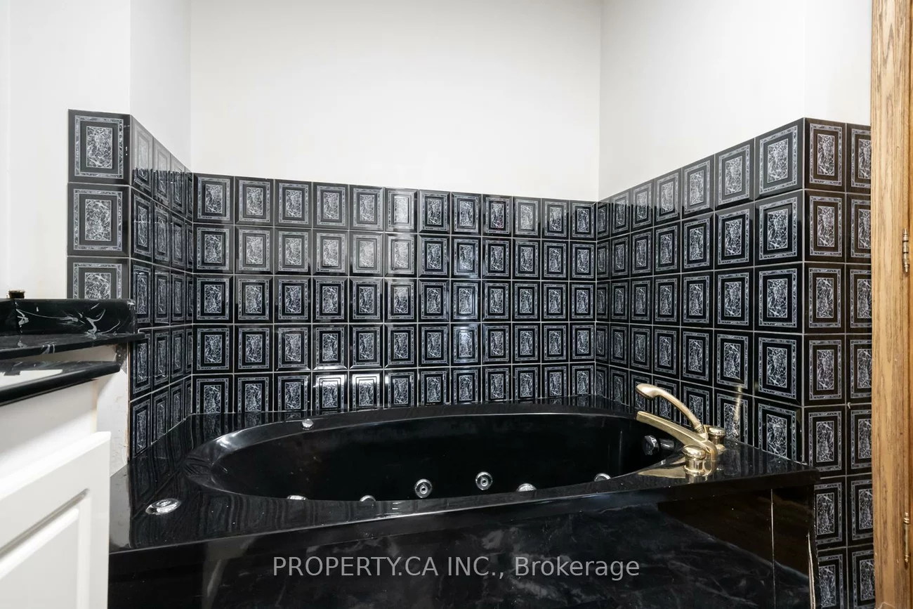 35, Pinewood, Humewood-Cedarvale, Toronto