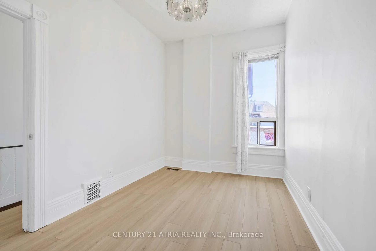 81, Montrose, Trinity-Bellwoods, Toronto