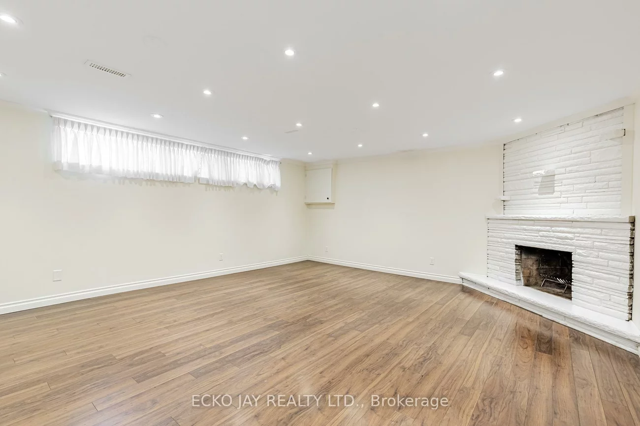 66, Lesgay, Don Valley Village, Toronto