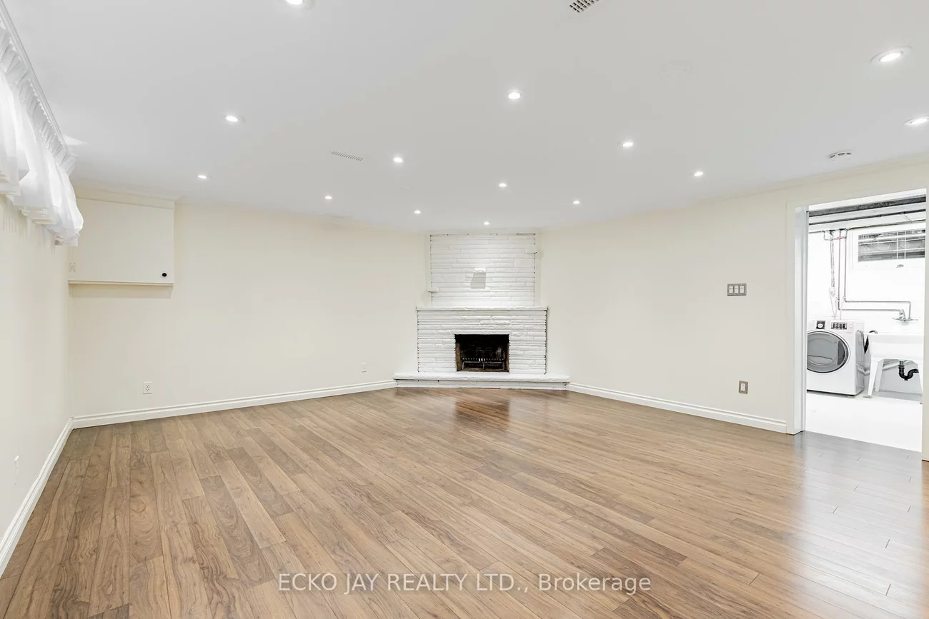 66, Lesgay, Don Valley Village, Toronto
