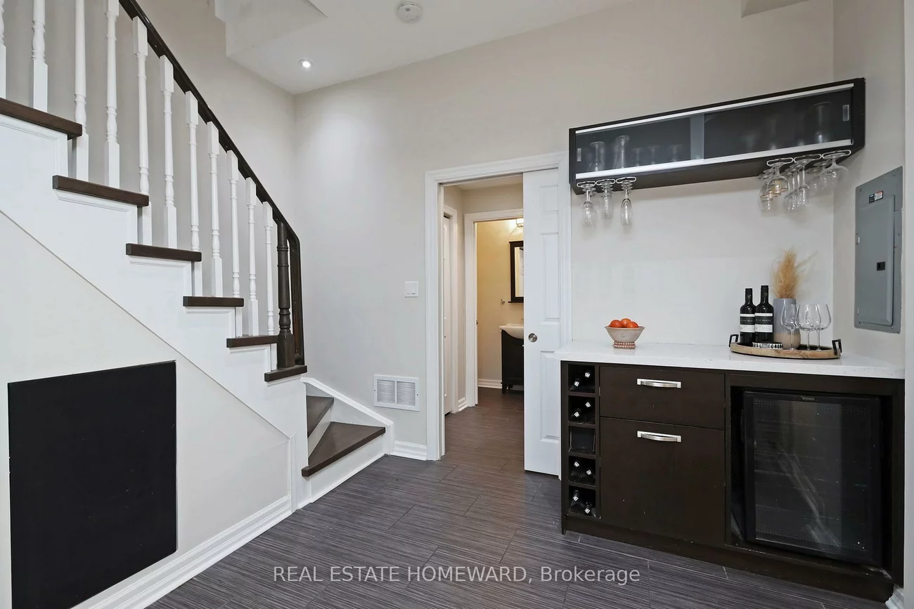 6, Wellesley, Cabbagetown-South St. James Town, Toronto