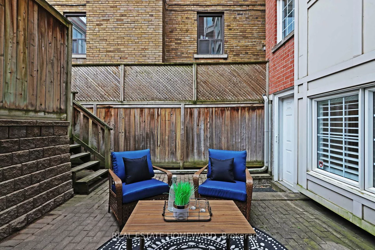 6, Wellesley, Cabbagetown-South St. James Town, Toronto