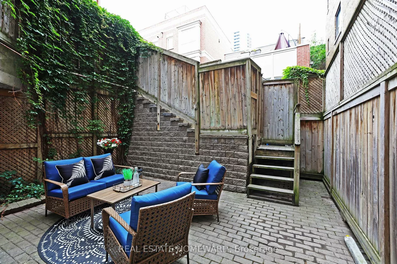 6, Wellesley, Cabbagetown-South St. James Town, Toronto