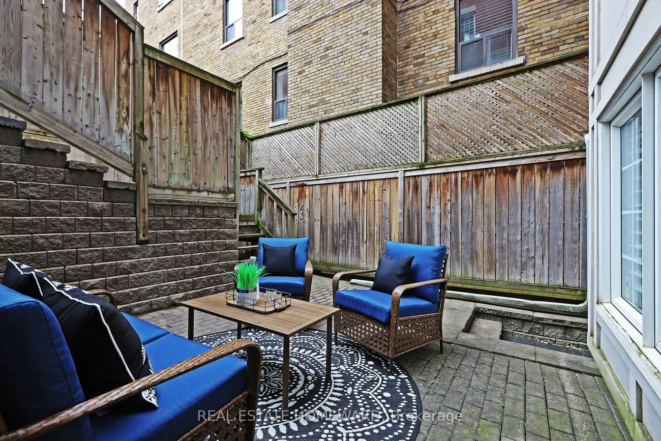 6, Wellesley, Cabbagetown-South St. James Town, Toronto