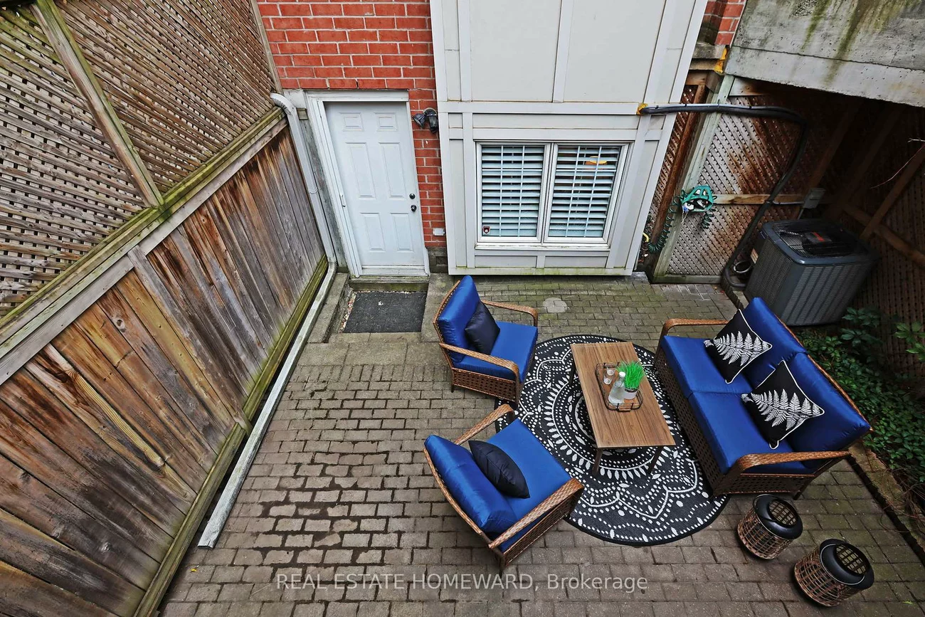 6, Wellesley, Cabbagetown-South St. James Town, Toronto