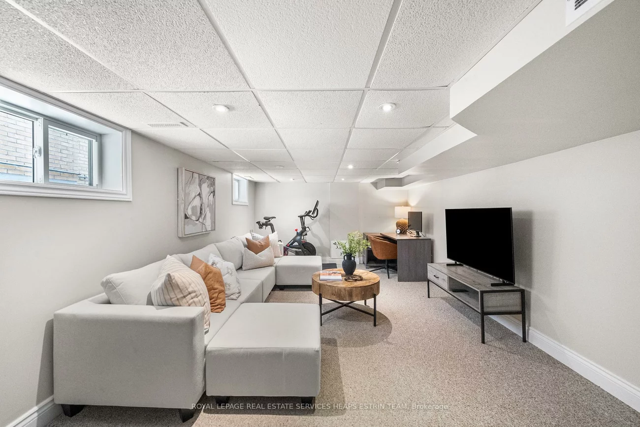 284, Broadway, Mount Pleasant East, Toronto