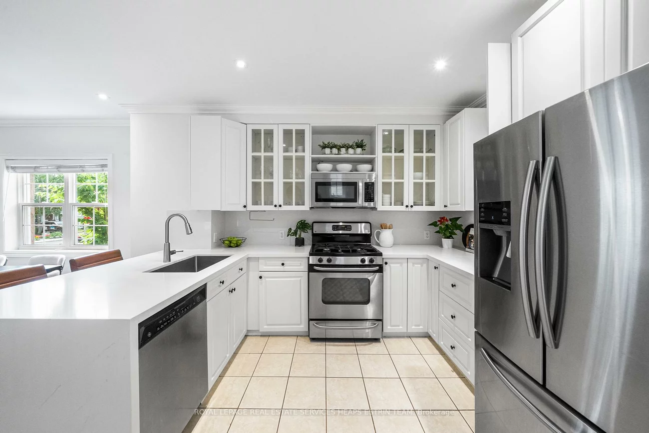 284, Broadway, Mount Pleasant East, Toronto