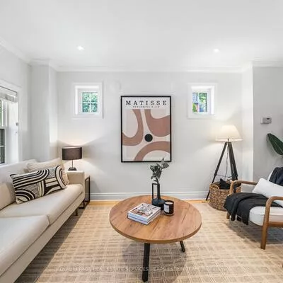 284, Broadway, Mount Pleasant East, Toronto