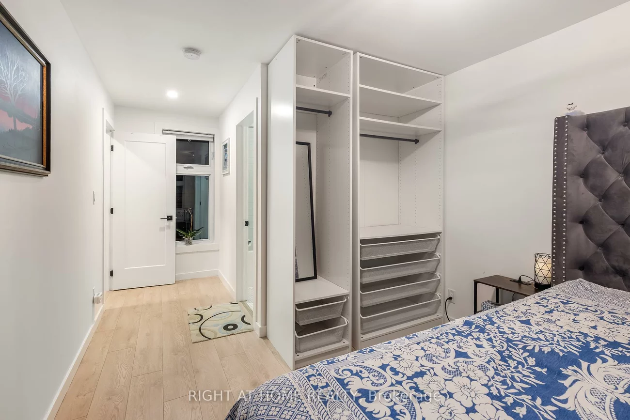 377, Lansdowne, Dufferin Grove, Toronto