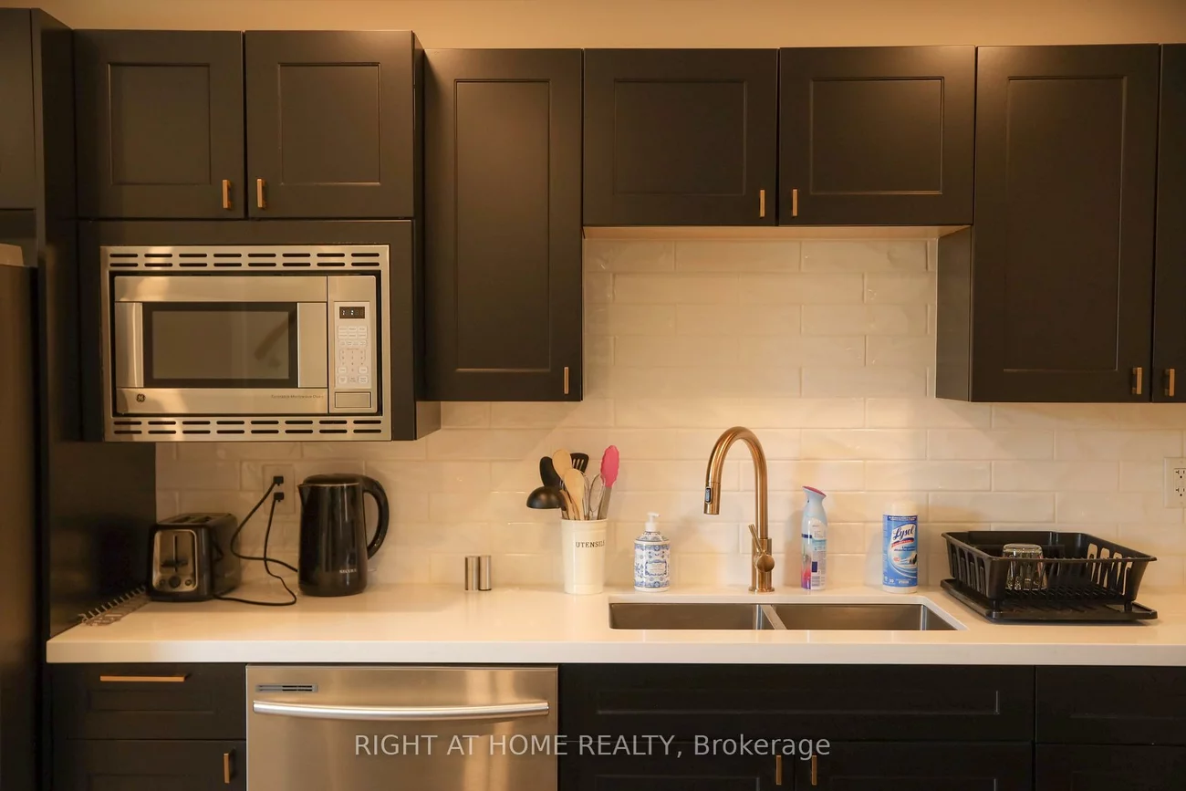 377, Lansdowne, Dufferin Grove, Toronto