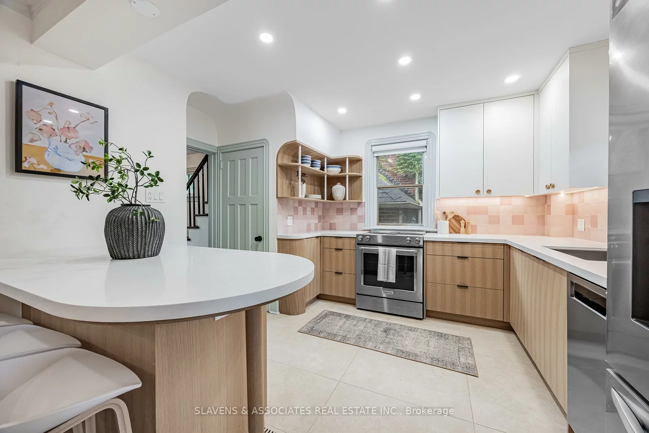 118, Whitmore, Forest Hill North, Toronto