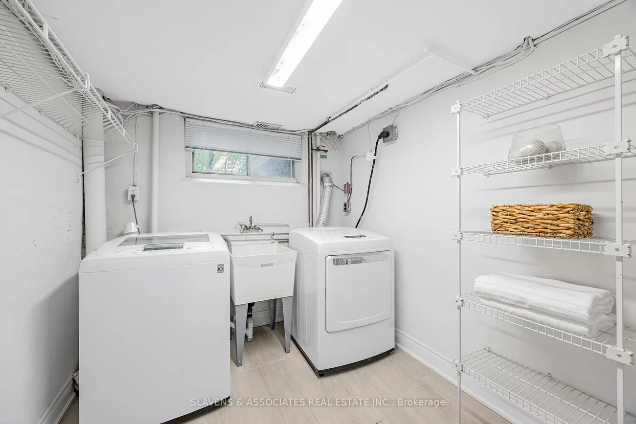 118, Whitmore, Forest Hill North, Toronto