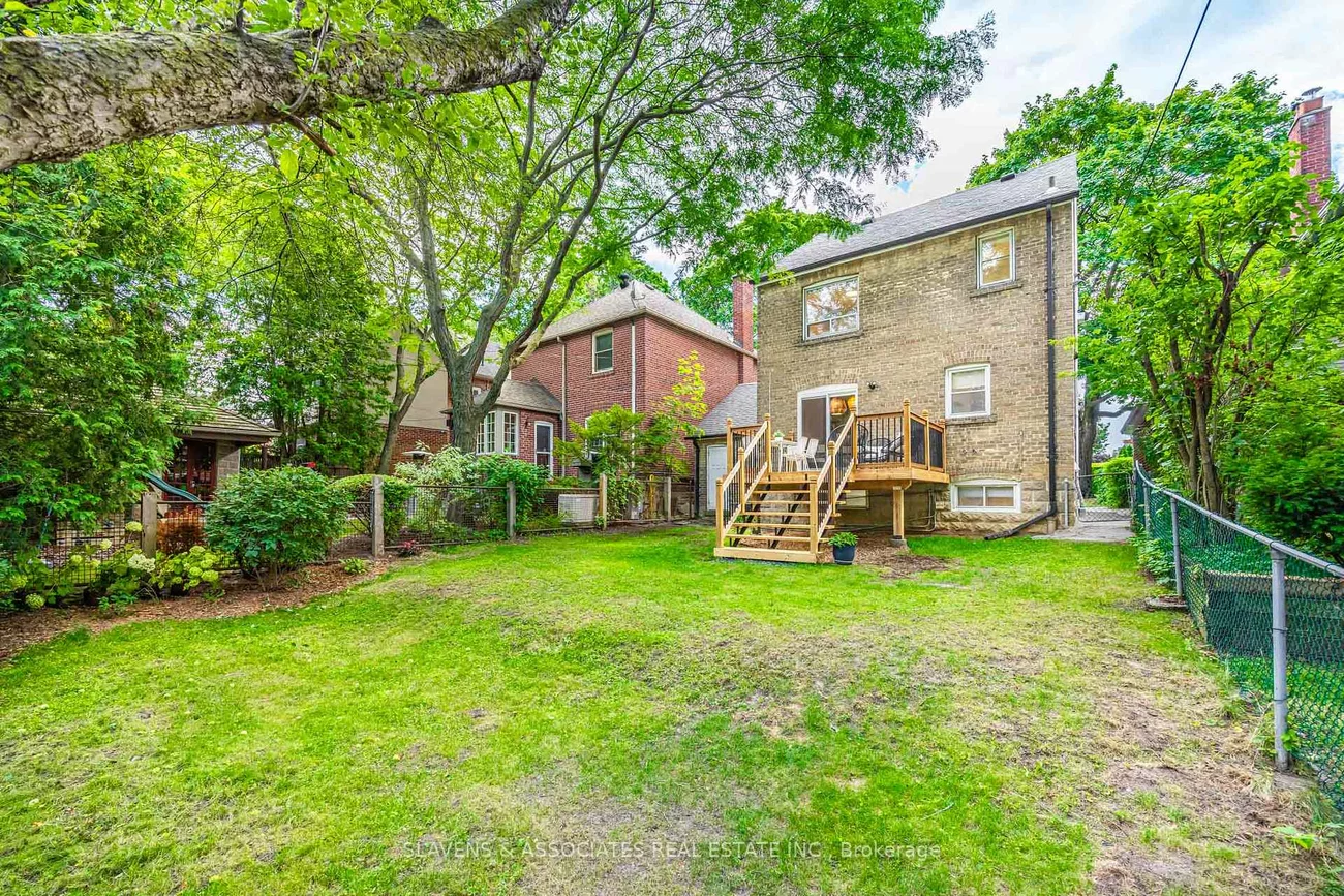 118, Whitmore, Forest Hill North, Toronto