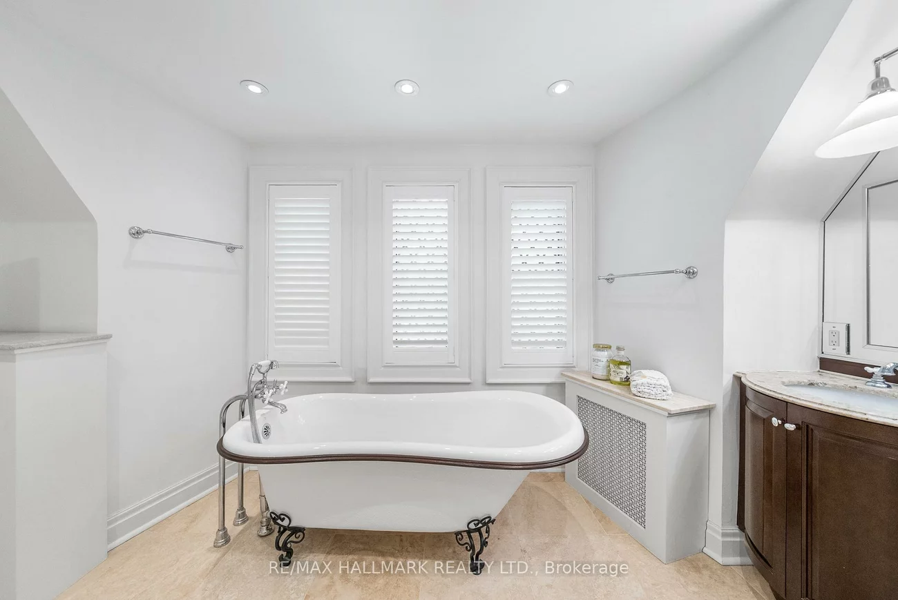 16, Elderwood, Forest Hill South, Toronto
