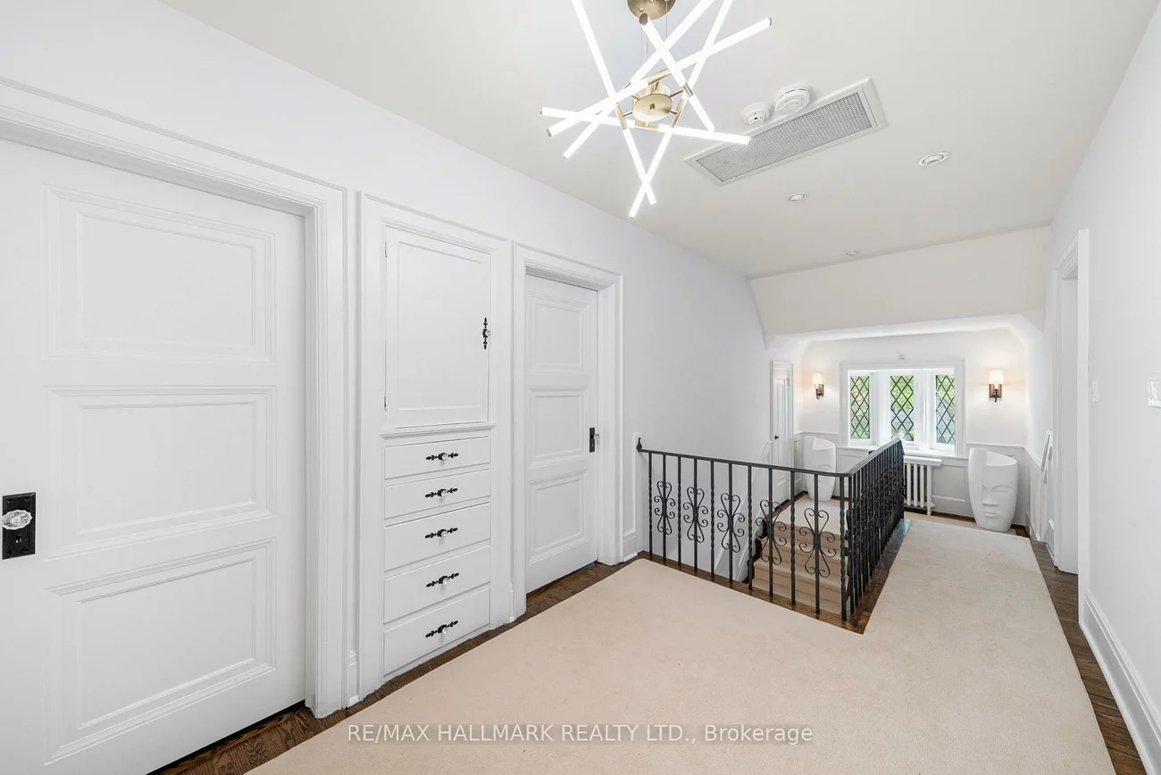 16, Elderwood, Forest Hill South, Toronto