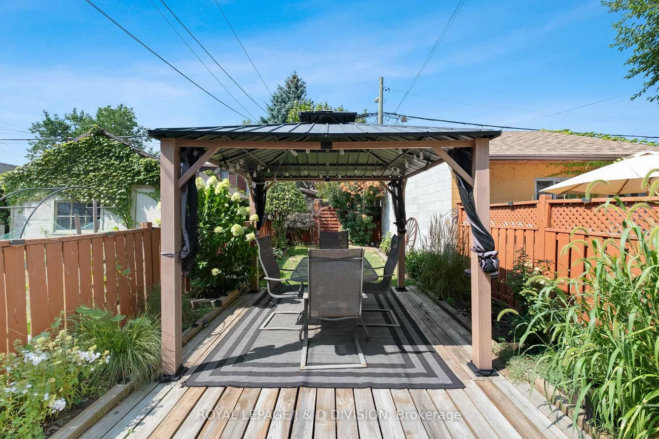 136, Lindsey, Dufferin Grove, Toronto