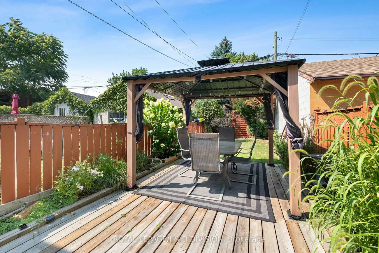 136, Lindsey, Dufferin Grove, Toronto