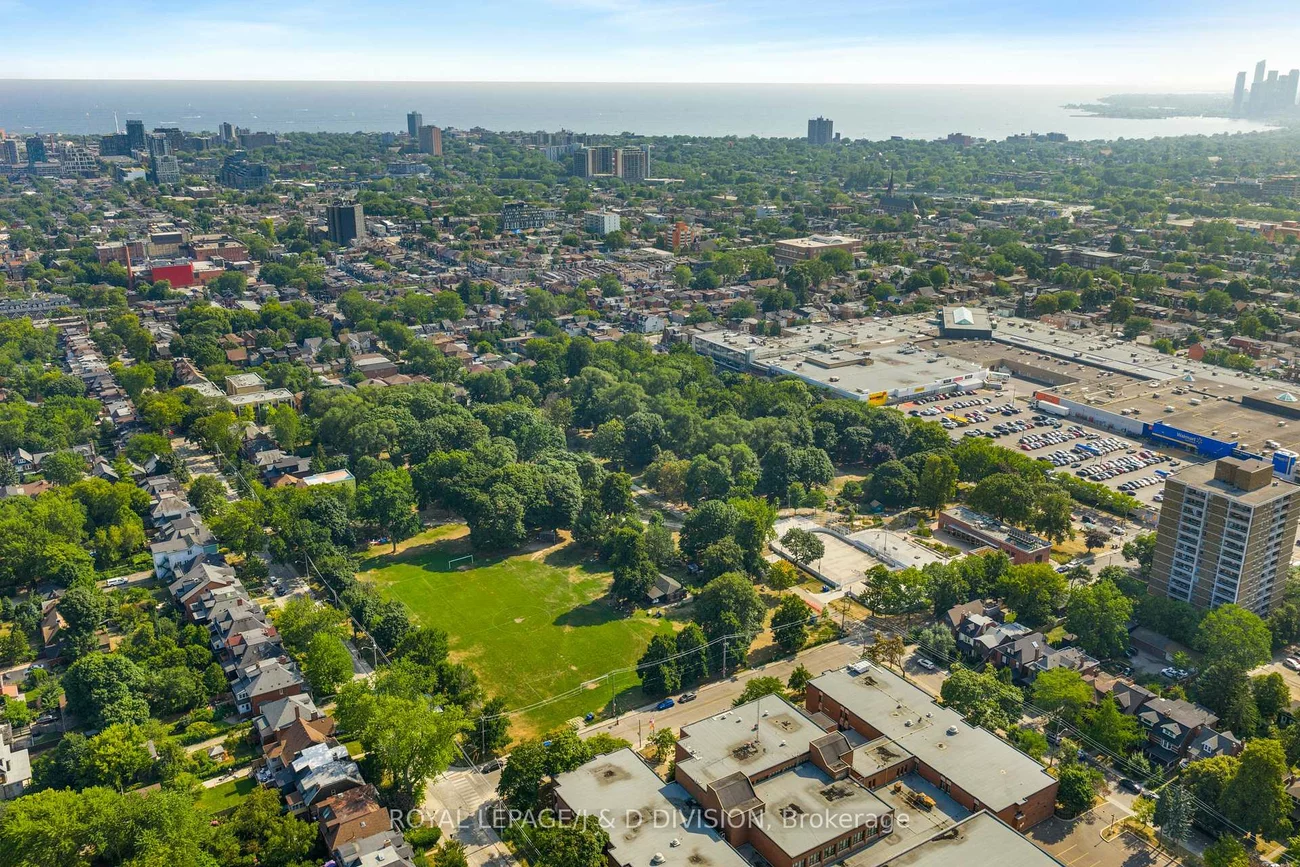 136, Lindsey, Dufferin Grove, Toronto
