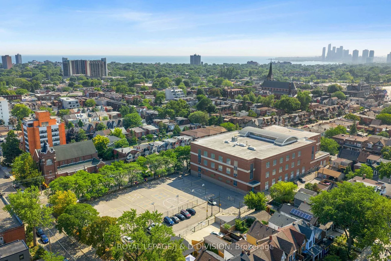 136, Lindsey, Dufferin Grove, Toronto