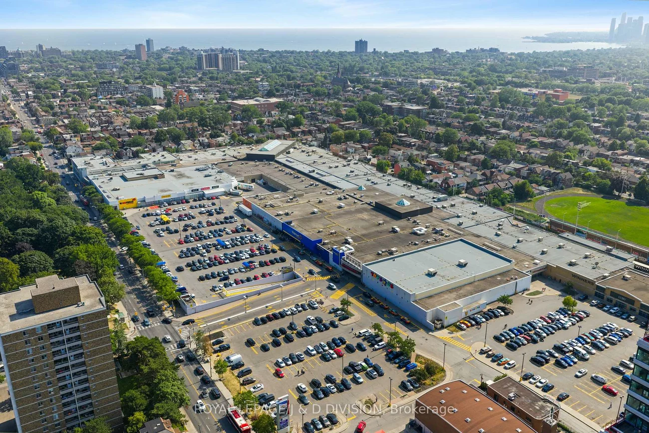 136, Lindsey, Dufferin Grove, Toronto