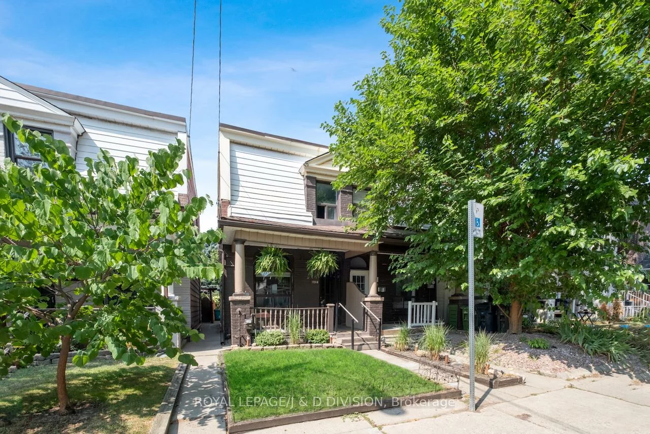136, Lindsey, Dufferin Grove, Toronto
