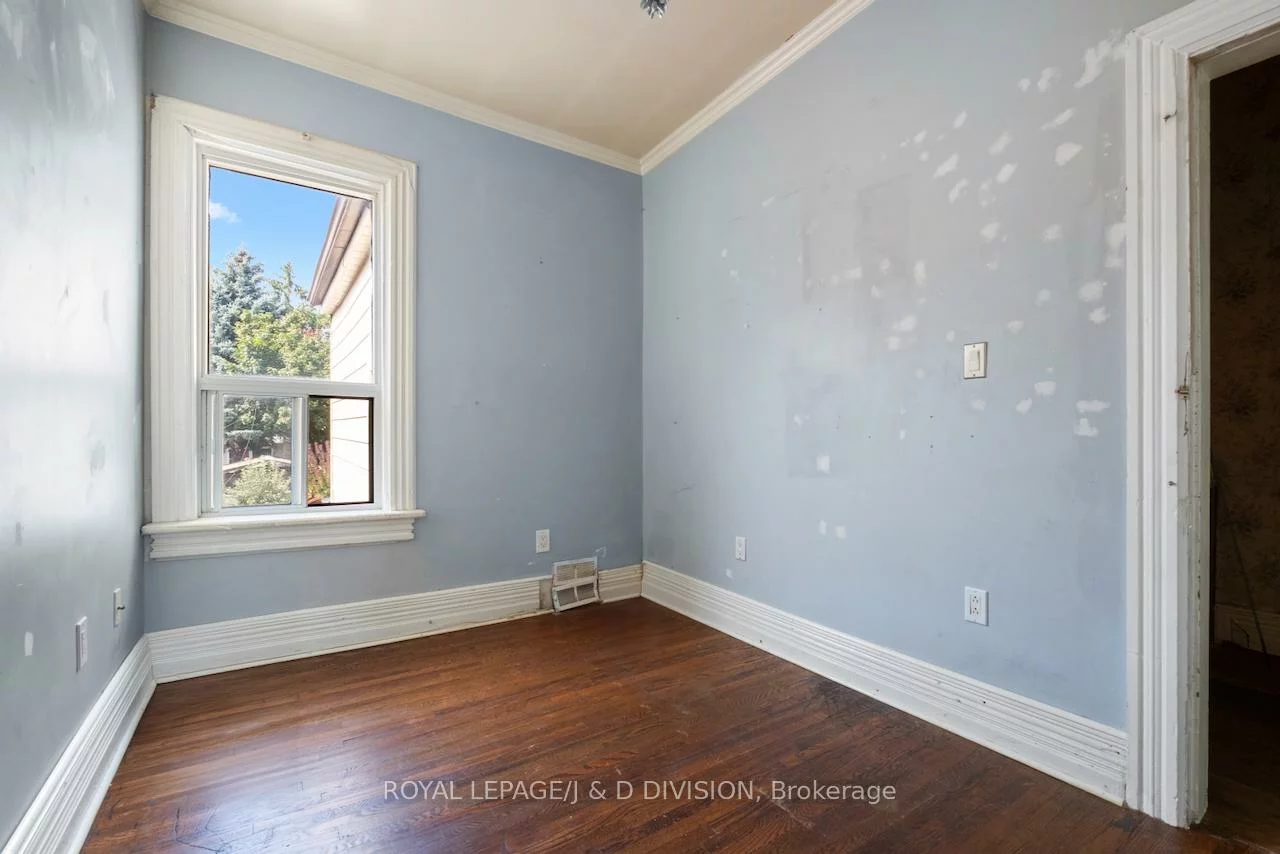 136, Lindsey, Dufferin Grove, Toronto